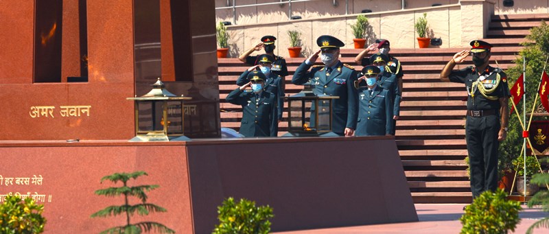Minister of Defence of Republic of Kazakhstan Lieutenant General Nurlan Yermekbayev pays homage at National War Memorial