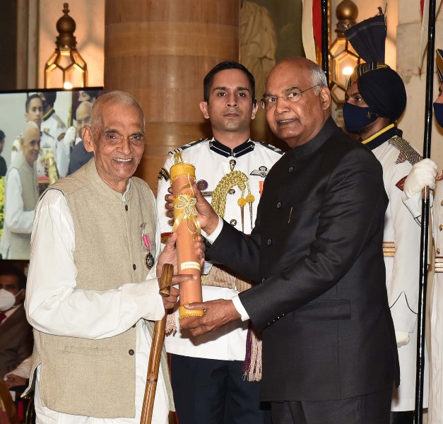 Prez Ram Nath Kovind presents Padma Shri, Padma Bhushan awards to dignitaries at Rashtrapati Bhavan in Delhi