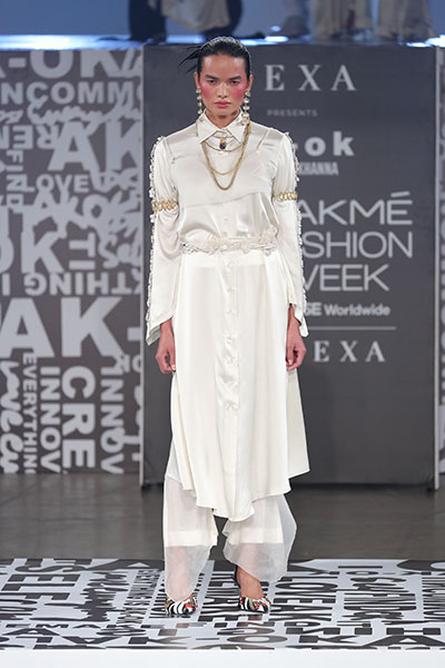 Shraddha Kapoor scorches the ramp at Lakme Fashion Week