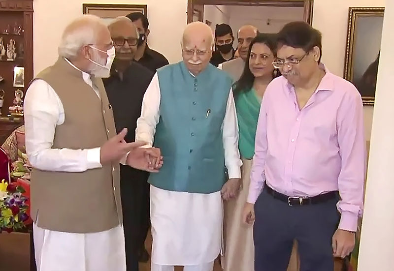 PM Modi visits LK Advani on his birthday