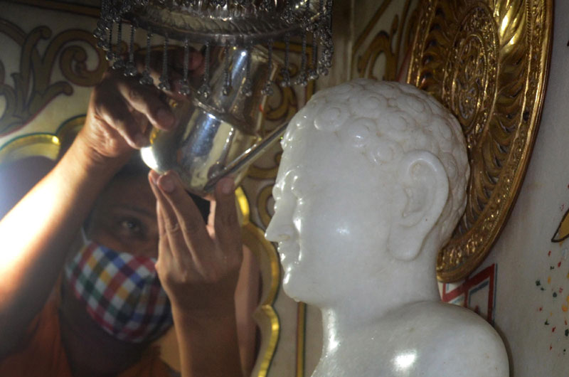 Devotees of Digambar Jain perform ritual on Mahavir Jayanti