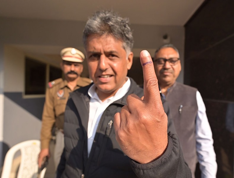 Punjab polls: People wait in queue to cast their votes