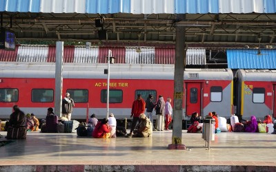 Southern Railway requires EMU train passengers to be inoculated