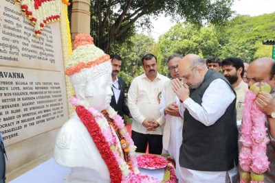 Amit Shah paid tributes to Shri Basavanna on the occasion of Basava Jayanti in Bengaluru today