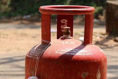 Commercial LPG cylinder price move up by Rs 102