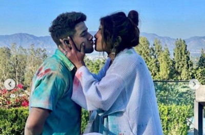 Priyanka Chopra, Nick Jonas celebrate Holi together in LA house