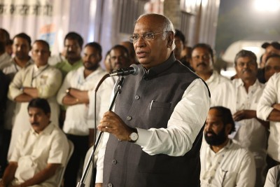 Demonetisation 'epic failure' of Modi govt: Congress chief Kharge
