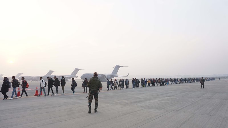 Indian students return home from Ukraine