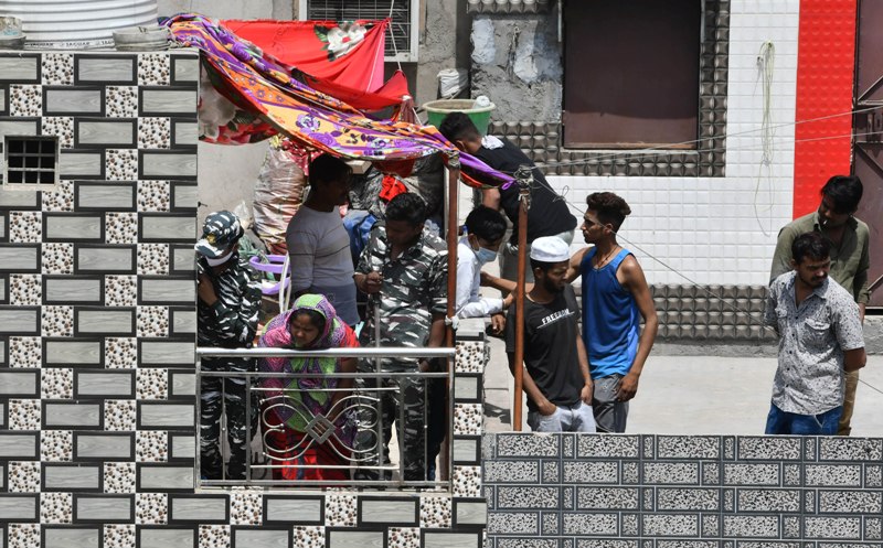 Delhi MCD attempts removing illegal construction in violence-hit Jahangirpuri area