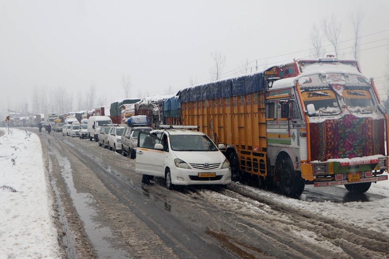 Vehicles stranded in Jammu Srinagar national highway amid heavy snowfall