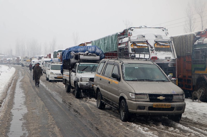 Vehicles stranded in Jammu Srinagar national highway amid heavy snowfall