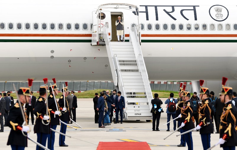 PM Modi arrives in Paris
