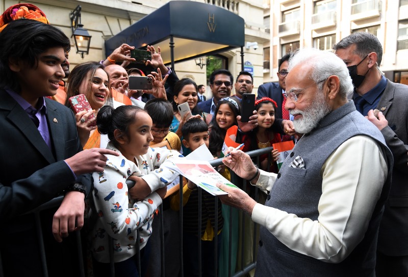 PM Modi arrives in Paris