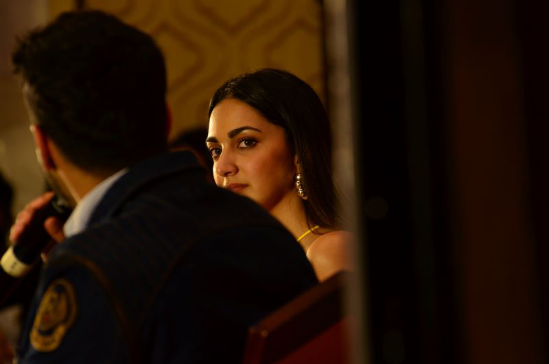 Varun Dhawan, Kiara Advani show love for Kolkata's yellow taxi during Jugjugg Jeeyo promotion