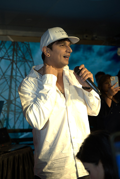 Bollywood actor and host Prince Narula celebrates Christmas in Kolkata