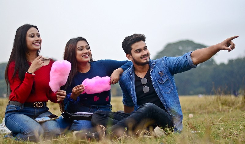 Kolkata celebrates Christmas as revellers throng dazzling Park Street