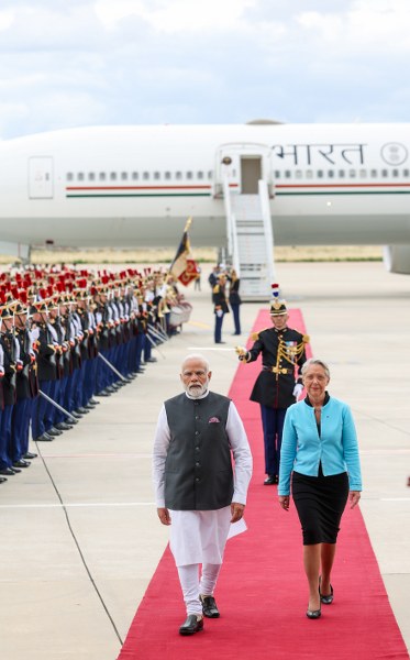 PM Modi receives ceremonial welcome on his arrival at Paris airport