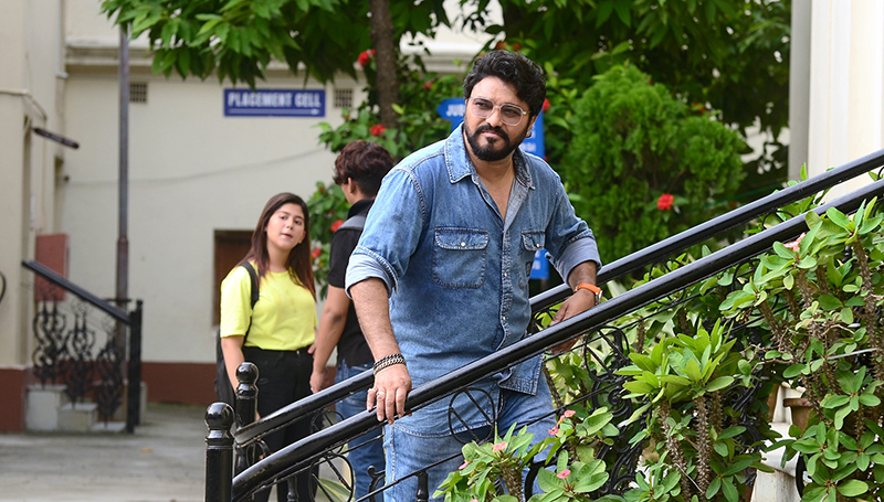 Glimpses from shooting of Babul Supriyo's upcoming music video 'Na Na Bhulini'