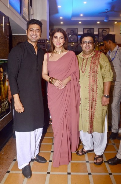 Glimpses of a star-studded premiere of Dev's Byomkesh O Durgo Rohosyo