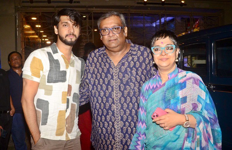 Glimpses of a star-studded premiere of Dev's Byomkesh O Durgo Rohosyo