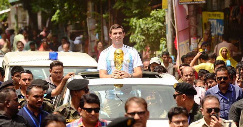 Argentina's World Cup-winning goalkeeper Emiliano Martinez wins hearts as he visits Kolkata