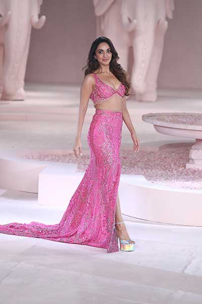 India Couture Week: Kiara Advani walks the ramp for Falguni Shane Peacock
