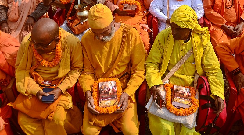 Over one lakh people chant Bhagavad Gita verses in Kolkata's Brigade Parade Ground