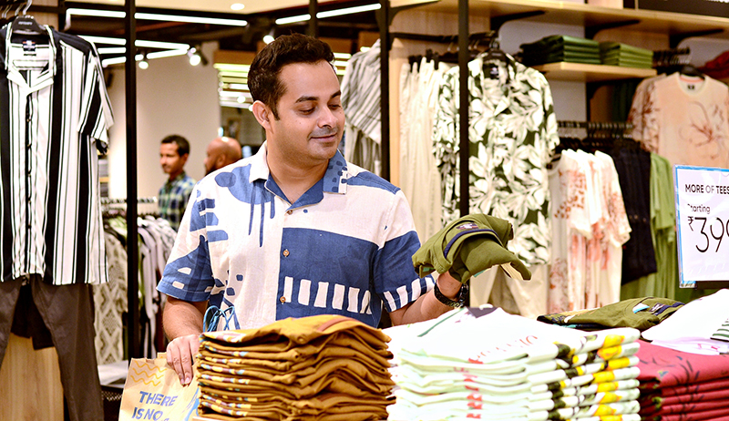 Trina Saha, Somak Ghosh attend Pantaloons Kankurgachi store reopening in Kolkata