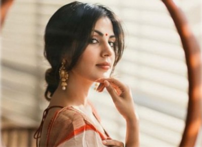 Rhea Chakraborty wears a special saree on Bijoya Dasami