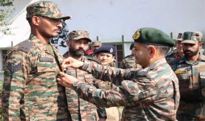 Northern Army commander reviews operational preparedness in south Kashmir