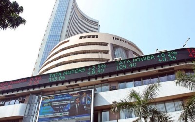 Indian Market: Sensex drops 346 pts