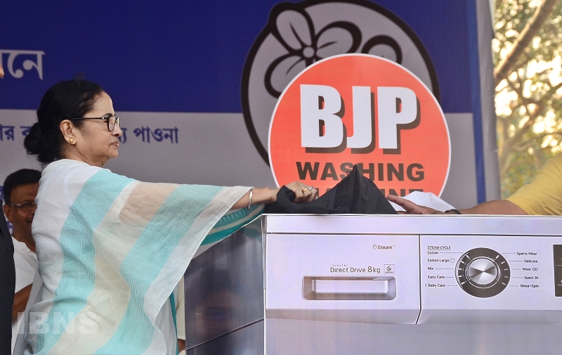 Mamata Banerjee holds dharna against Centre in Kolkata