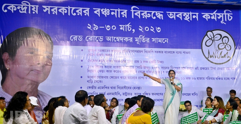 Mamata Banerjee holds dharna against Centre in Kolkata