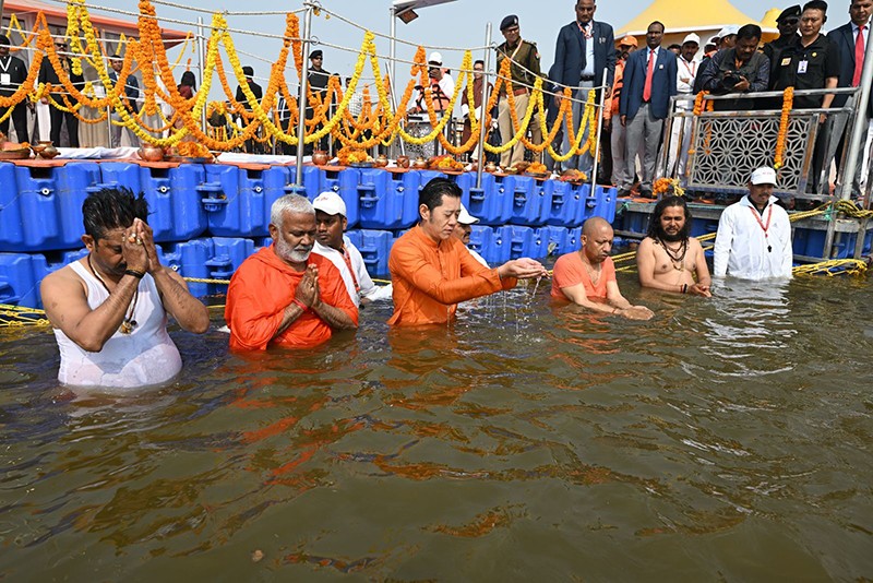 Maha Kumbh: Yogi and Bhutanese King take sacred dip