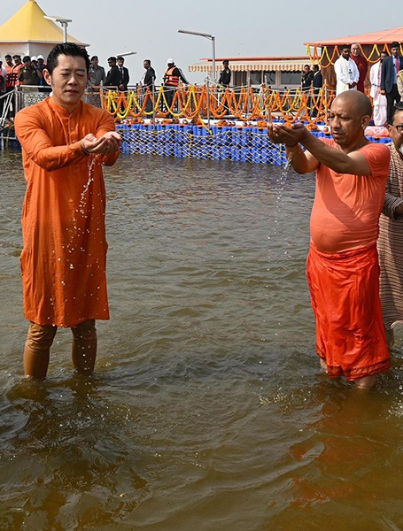 Maha Kumbh: Yogi and Bhutanese King take sacred dip
