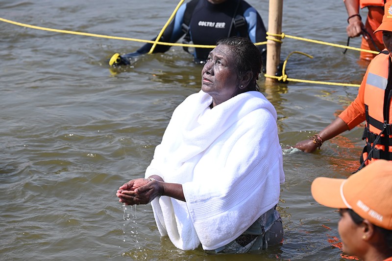IN IMAGES: President Droupadi Murmu takes holy dip in Maha Kumbh