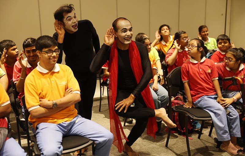 Mime artists captivate Kolkata audience on World Hearing Day