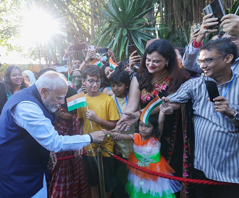 PM Modi receives warm welcome in Mauritius