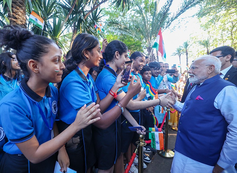 PM Modi receives warm welcome in Mauritius