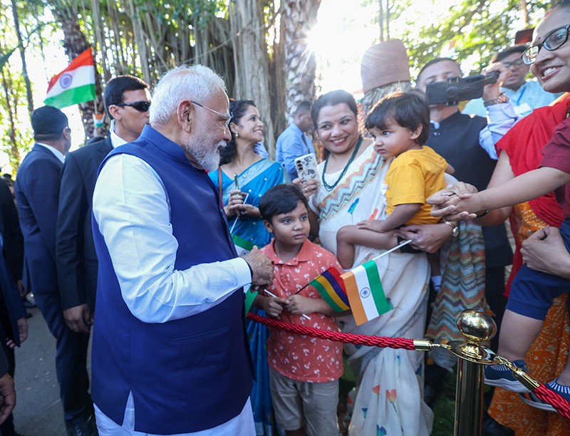 PM Modi receives warm welcome in Mauritius