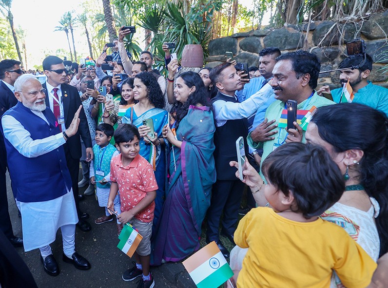 PM Modi receives warm welcome in Mauritius