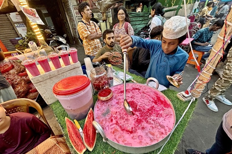 In image: Kolkata celebrates Ramadan in Zakaria Street