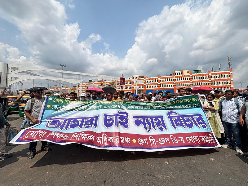 Protesting teachers demonstrate in Kolkata