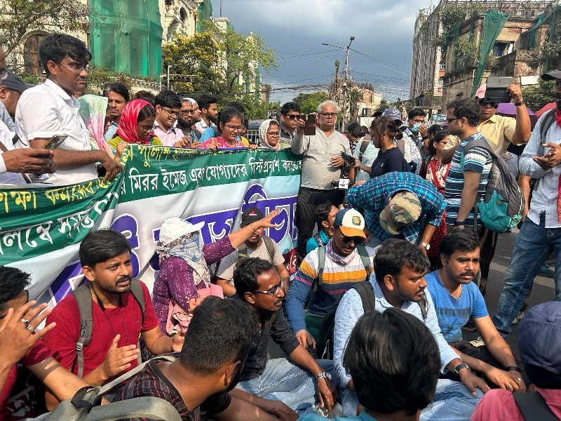 Jobless teachers demonstrate across Kolkata