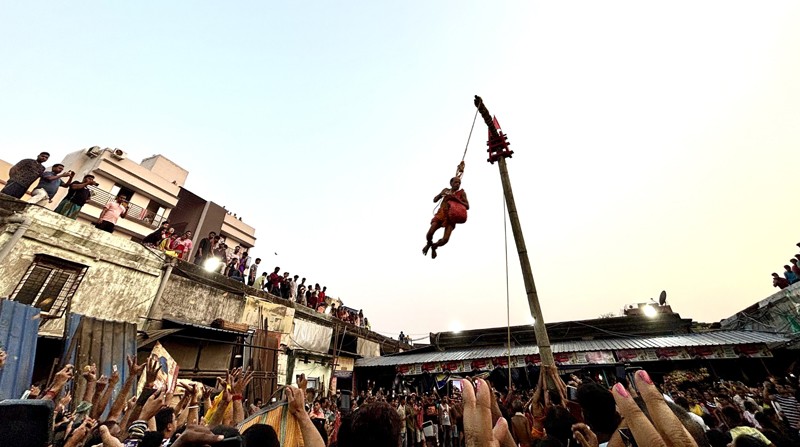Of Dares and Thrills: Glimpses Of Bengal's Charak Festival In Kolkata
