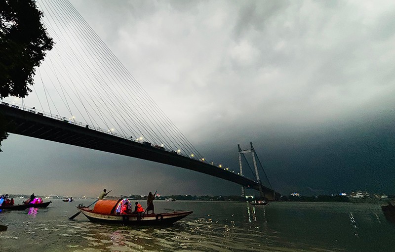 In Images: An evening sonata of river Hooghly