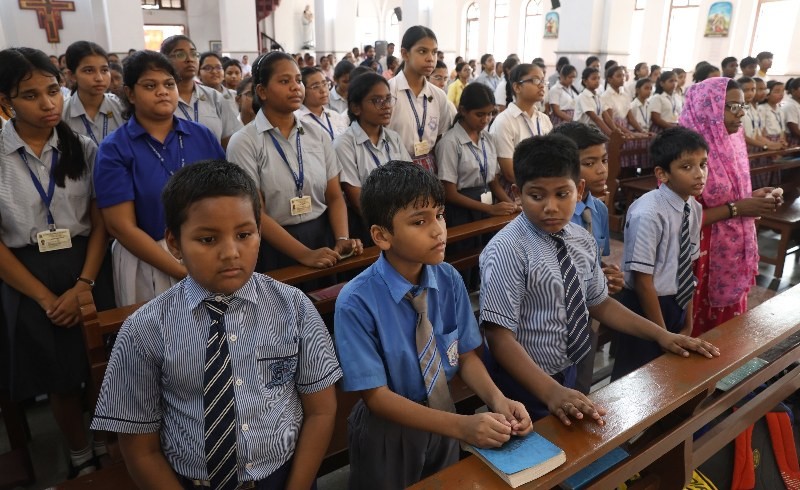 In Images: Students, teachers attend a Mass ahead of Pope Francis' funeral at St. Ignatius Church in Kolkata