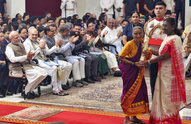 In Images: President Murmu presents 2025 Padma Awards at Rashtrapati Bhavan