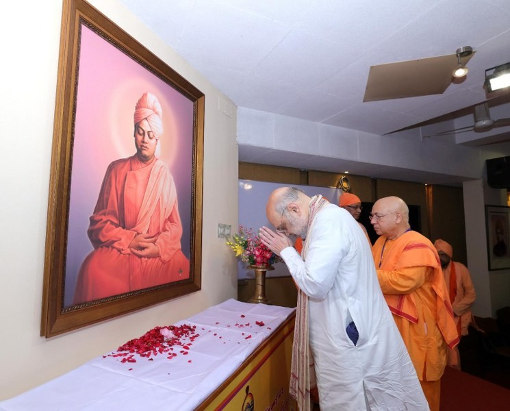 In Images: Amit Shah pays tributes to Swami Vivekananda in Kolkata