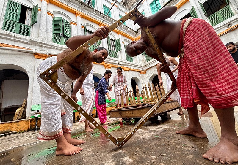 Rathayatra 2025: Glimpses of the preparation in north Kolkata's Tarak Pramanik Bari